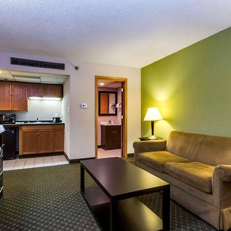 Quality Inn & Suites Moline - Quad Cities Εξωτερικό φωτογραφία